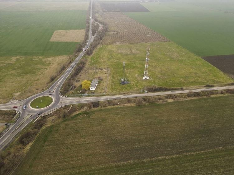 Teren de 84000 mp, în Central