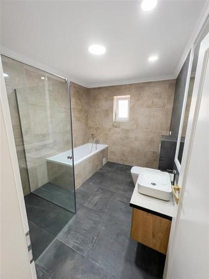 Casă individuală cu 5 camere cu Canalizare în Nufărul