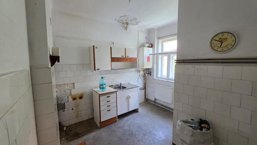 Apartament cu 4 camere decomandat în Sub Arini