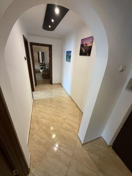 Apartament cu 2 camere decomandat în Pajura