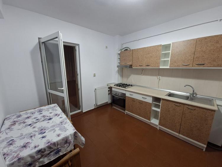 Apartament cu 3 camere decomandat, mobilat în Drumul Taberei