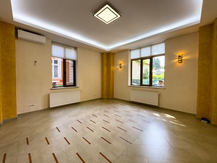 Casă individuală cu 4 camere cu Canalizare în Cotroceni