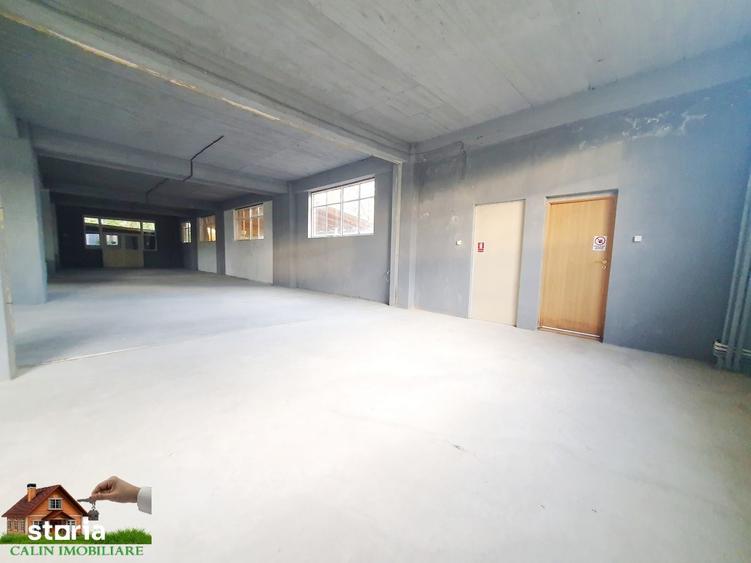 Spațiu comercial, de 350 mp, în Cug