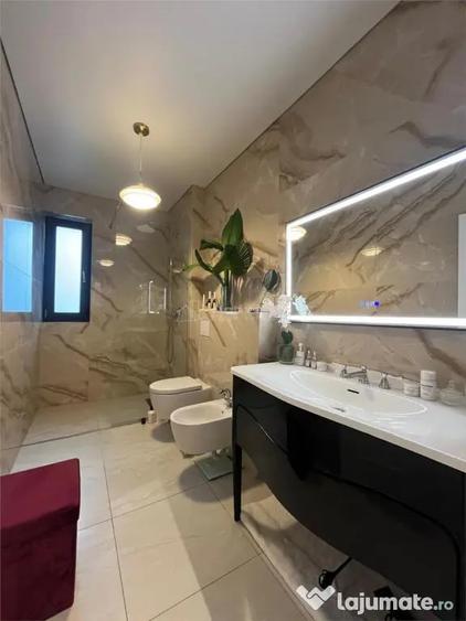 Apartament cu 3 camere decomandat în Exterior Vest