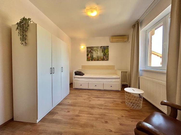 Duplex cu 5 camere cu Canalizare în Central