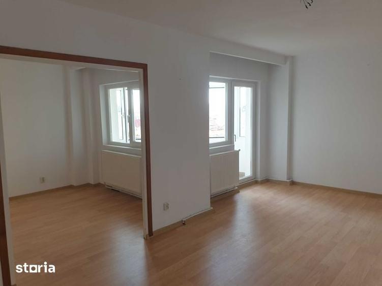 Apartament cu 4 camere în Republicii
