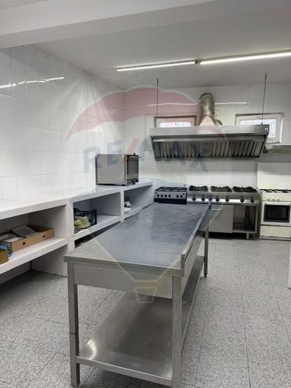 Casă cu 8 camere cu Teren 462 Mp în Central
