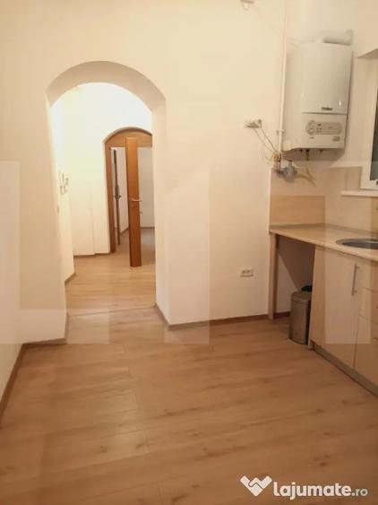 Apartament cu 8 camere nedecomandat în Iosefin