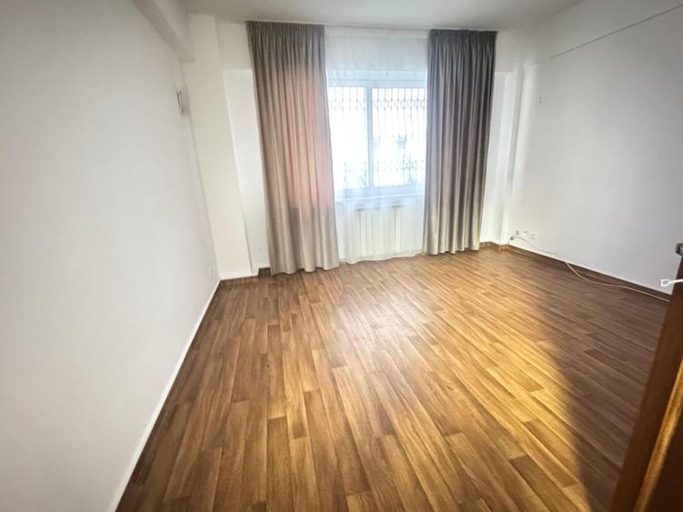 Apartament cu 4 camere decomandat în Primăverii