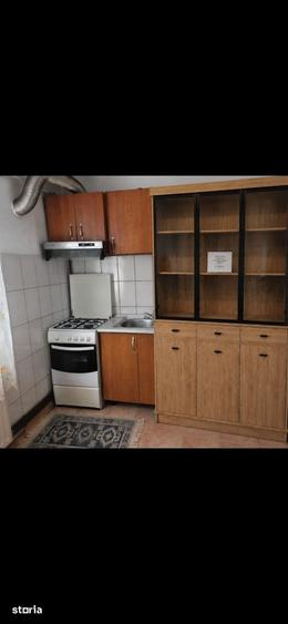 Apartament cu 3 camere decomandat în 1 Mai