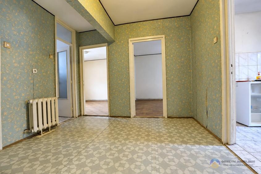 Apartament cu 3 camere decomandat în Mărăței