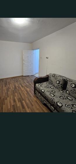 Apartament cu 2 camere decomandat în Tractorul