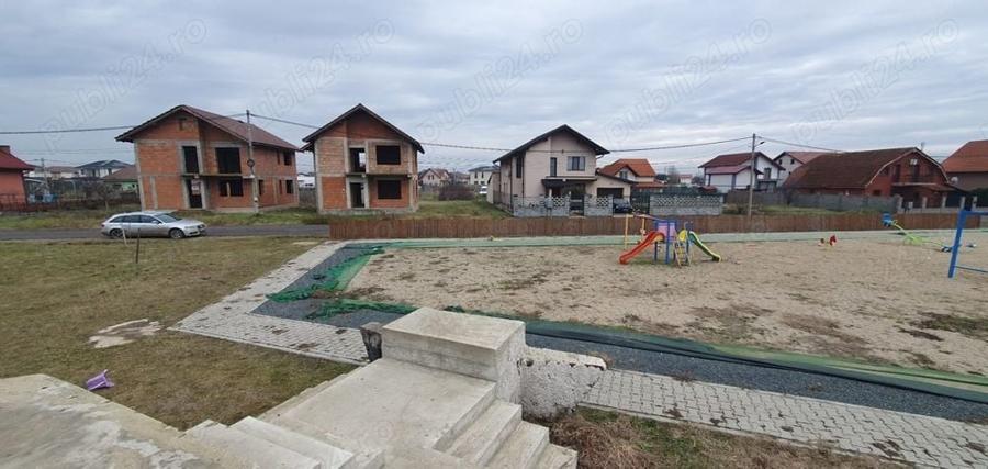 Casă cu 5 camere în Săcălaz