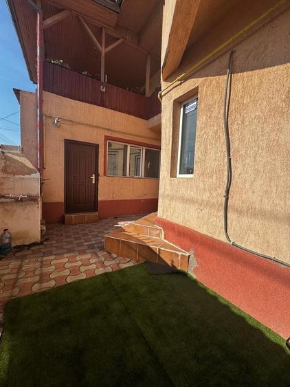 Casă individuală cu 6 camere cu Canalizare în Rahova