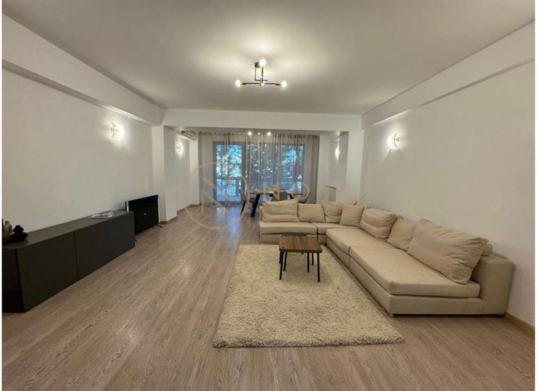 Apartament cu 3 camere decomandat, mobilat în Iancu Nicolae