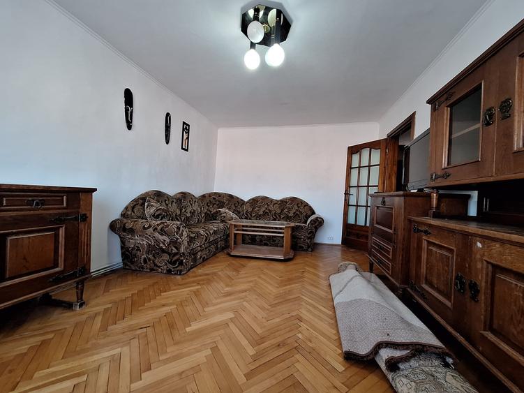 Apartament cu 3 camere decomandat, mobilat în Lipovei