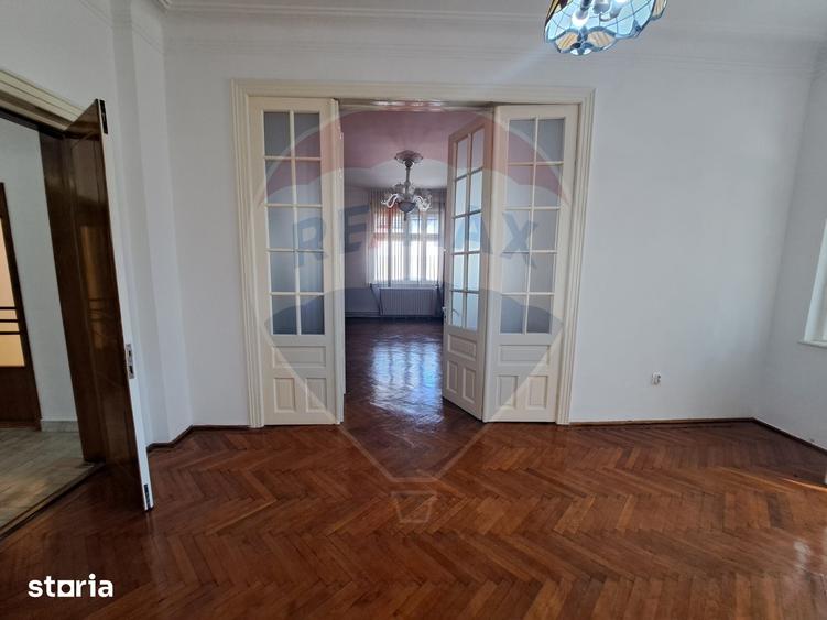 Casă cu 4 camere cu Teren 998 Mp în Gara