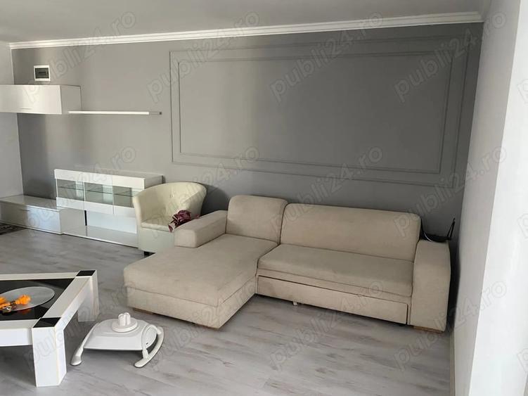 Apartament cu 3 camere semidecomandat în Florești