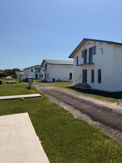 Casă cu 4 camere în Lazuri