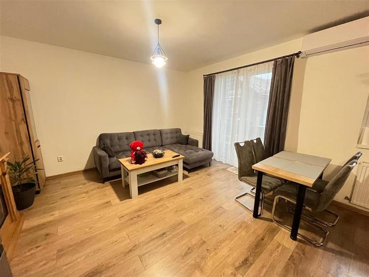 Apartament cu 3 camere semidecomandat, mobilat în Turnișor