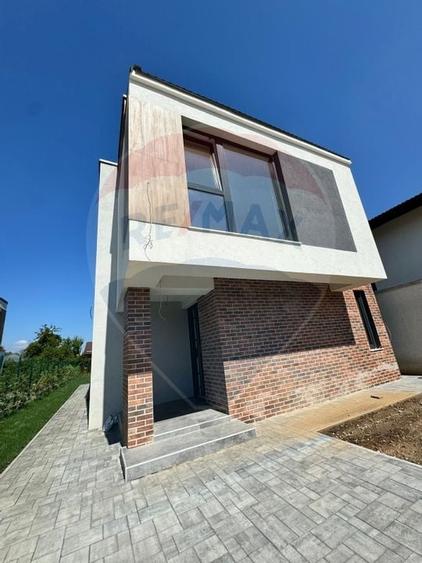 Casa / Vila cu 4 camere de vanzare - 11