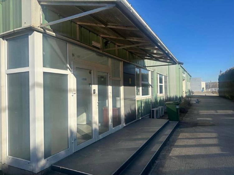 Vanzare hala industriala si spatiu birouri - 1