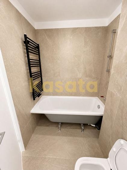 Apartament cu 3 camere semidecomandat în Barbu Văcărescu