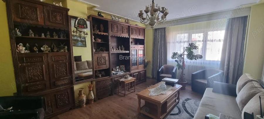 Vand apartament 4 cam. ,Topoloveni, etaj 1, ultracentral, langa Profi Vand apartament 4 cam. ,Topoloveni, etaj 1, ultracentral, langa Profi