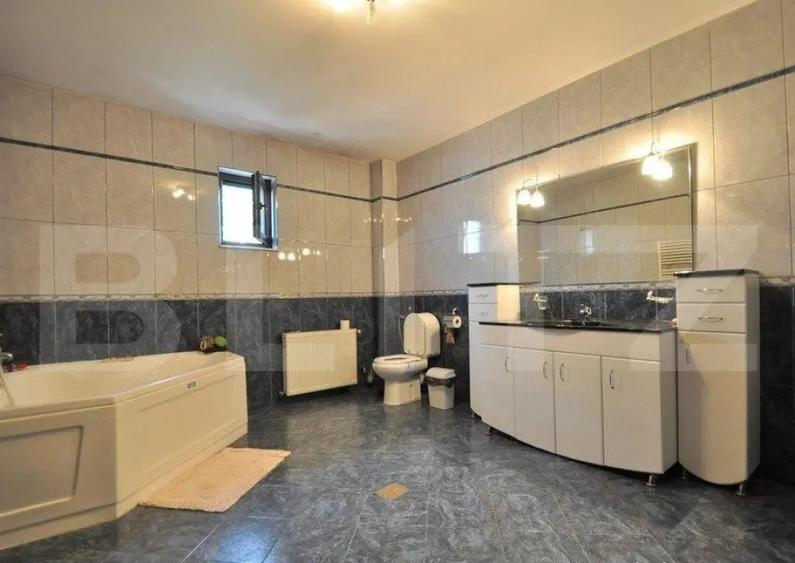 Casa individuala, 10 camere, 420mp, zona Nord - 11