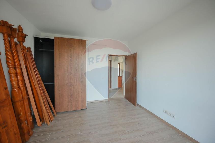 De vanzare Casa noua  cu 4 camere, teren 1190 mp  Cartier Podgoria - 11