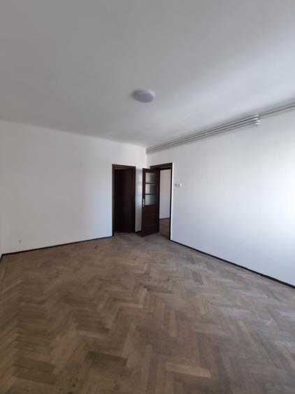 Piata Ion Mihalache - 3 Camere - Imobil interbelic - Urgenta 2 - 9