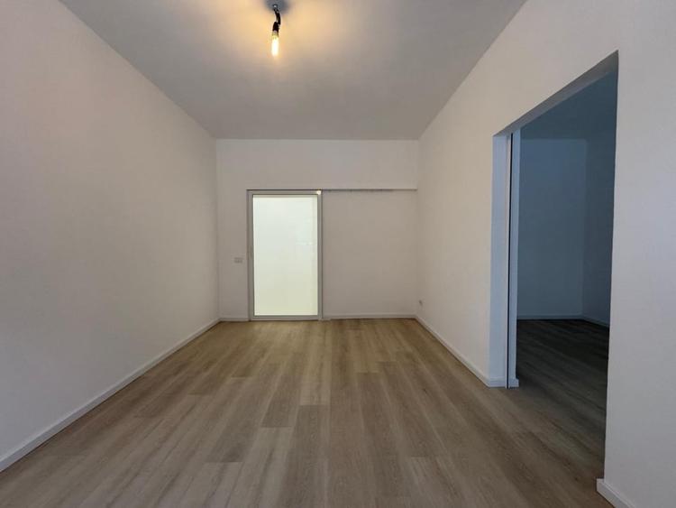 Apartament renovat profesional, complet - la cheie, ideal rezidential sau birou - 2