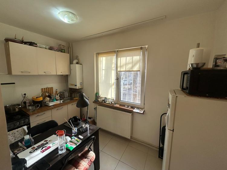 Garsoniera Dristor 33 Mp Parter Bloc 1982 Centrala Proprie 12 Min Metrou - 2