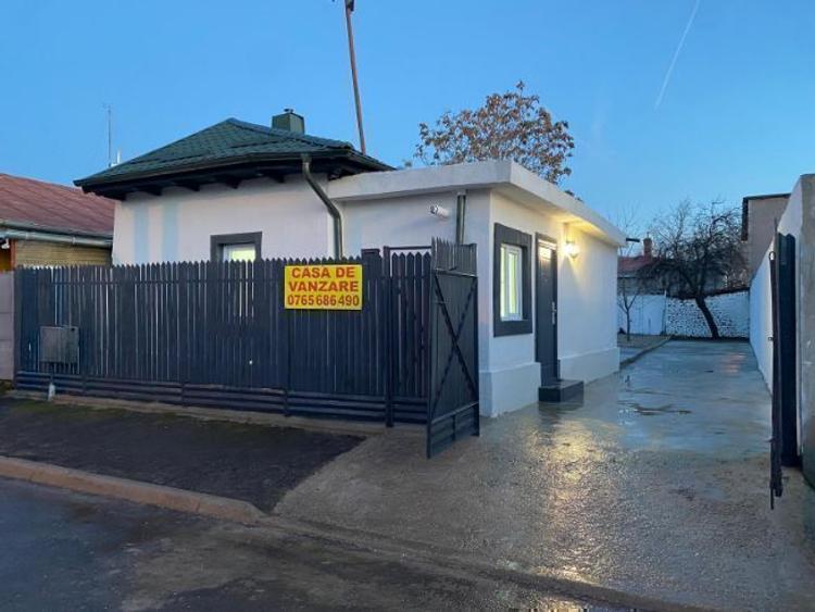 Casă la curte 260mp de vânzare Excelentă   Sălaj Bachus Sector 5  - 1