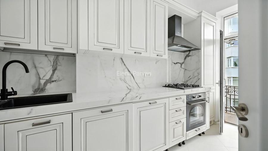 Apartament tip Penthouse 4 camere de inchiriat-Piata Romana