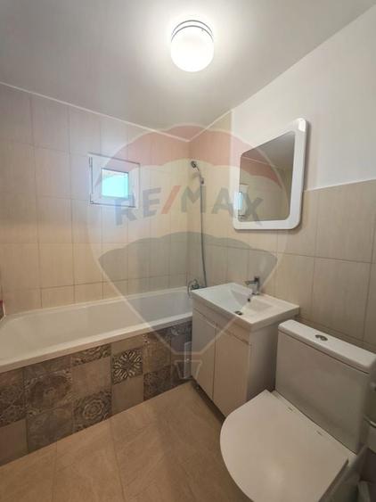 Apartament cu 4 camere - Aparatorii Patriei - Str Democratiei - 11