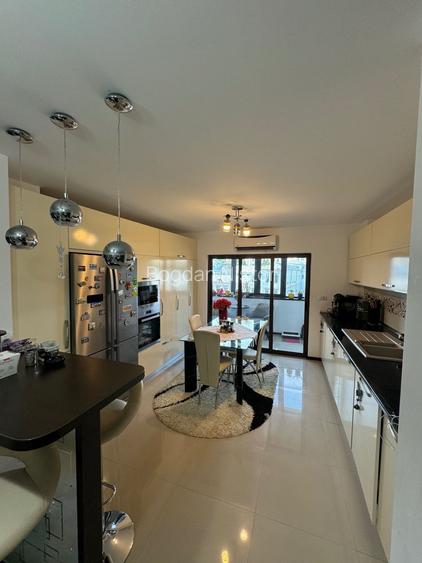 Copou - Casa Armatei , 4 camere , 108 mp , garaj si boxa in proprietate !