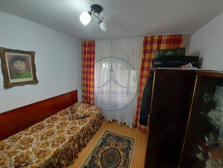 Apartament cu 4 camere decomandat în Central