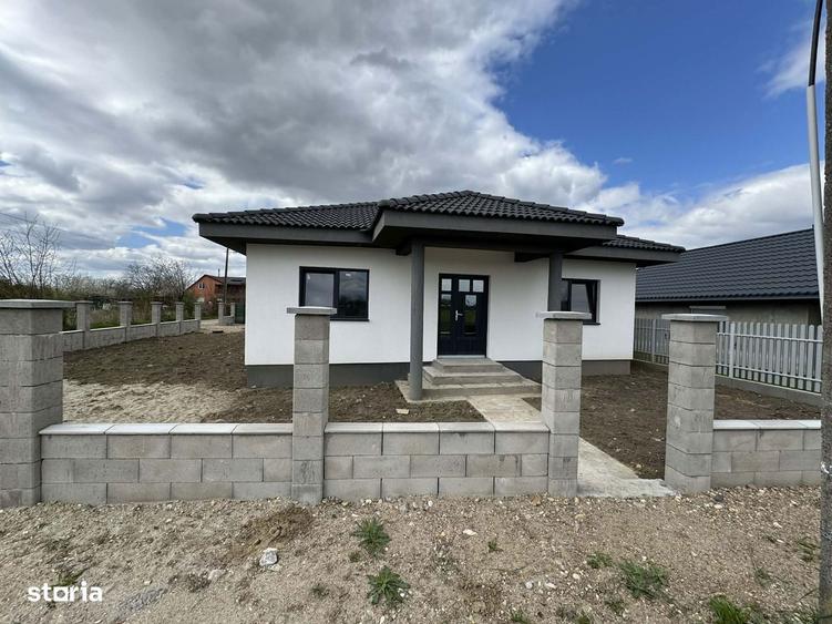 Casa noua 2 dormitoare + living , 4.5 ari teren , Lazuri - 1