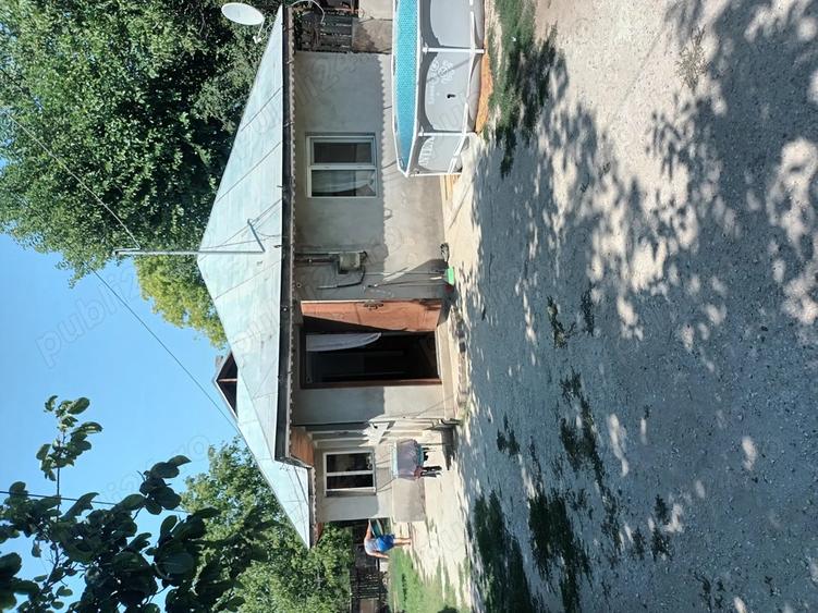 Vind casa in giule?t sct 1 casa are 5 camere baie bucatarie zona lini?tita ?i curat - 1