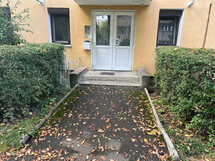 Privat, vand apartament 3 camere, str. Neptun, et. 2 4 - 3