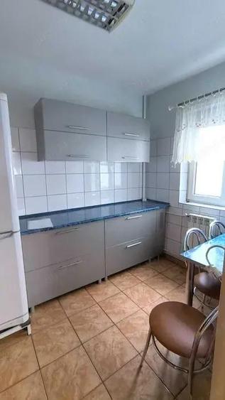 Proprietar inchiriere 3 camere Piata Resita sector 4 - 2