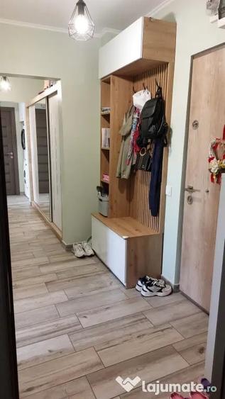 Apartament 3 camere, Vedere panoramica spre Mun?ii Macin si Podul peste Dunare - 2