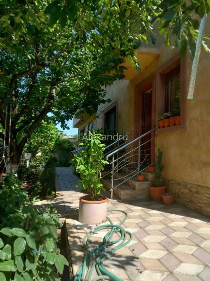 Casa deosebita cu etaj, 4 dormitoare, curte, garaj, beci, utilitati