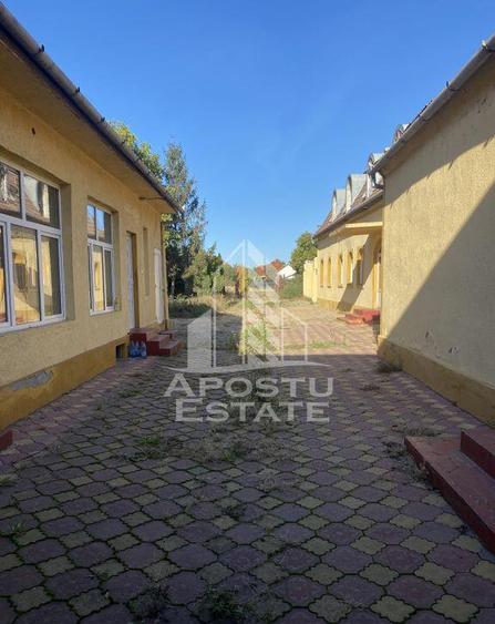 Doua case in aceea?i curte - 9