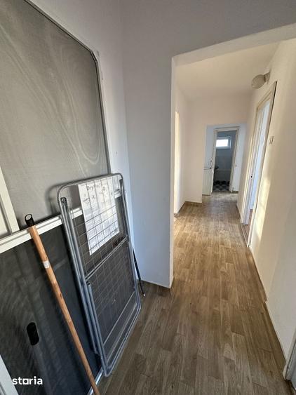 Apartament de 4 camere de vanzare, etaj 3 - 4
