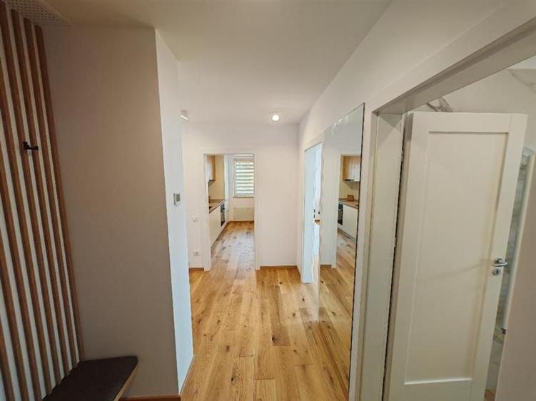 Apartament cu 3 camere decomandat, mobilat în Astra