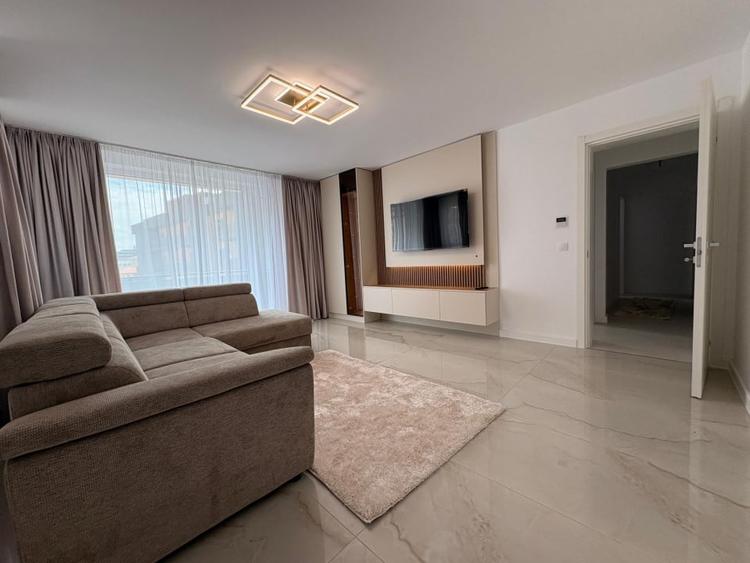 Apartament cui trei camere, regim vila, zona Tractorul - 14