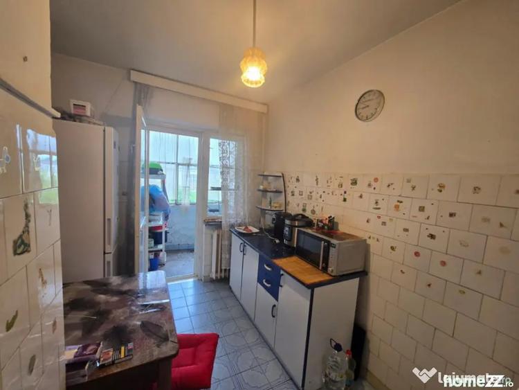 Apartament cu 4 camere decomandat în Central