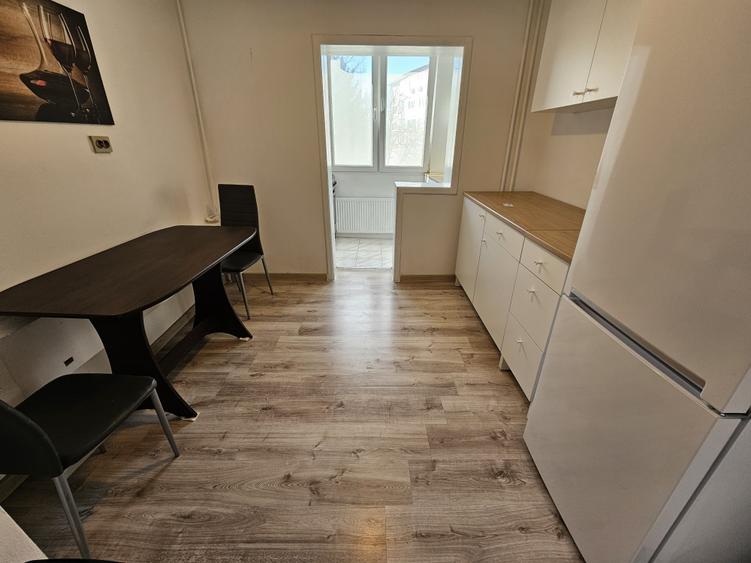 la 10 minute de Spitalul Judetean, la etajul 1-ambient placut si primitor - 5